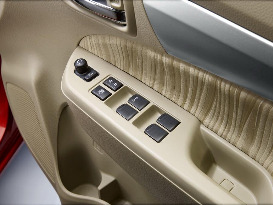 Детали интерьера Proton Ertiga 2016 года  (фото 31 из 38)